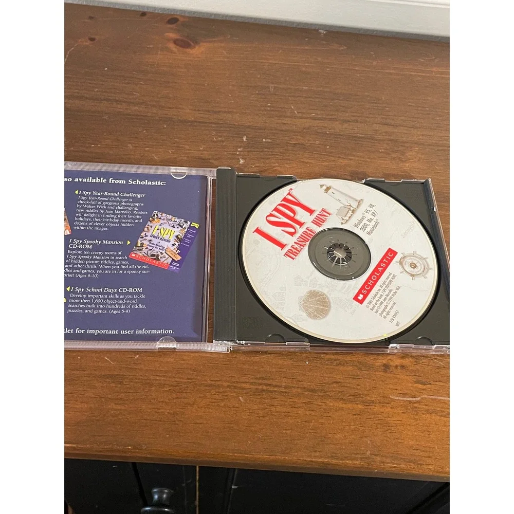 Scholastic I Spy Treasure Hunt PC CD-ROM Game Kids Ages 6-10 Educational Puzzle